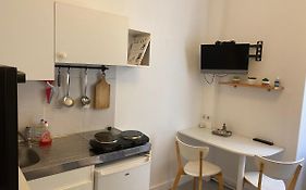 Studio centre ville avec ascenseur 3min des thermes